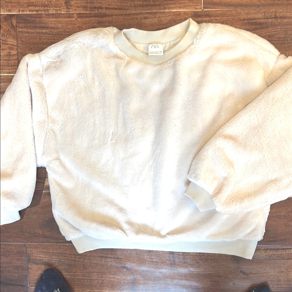 Zara girls  Cream Fuzzy Sweatshirt